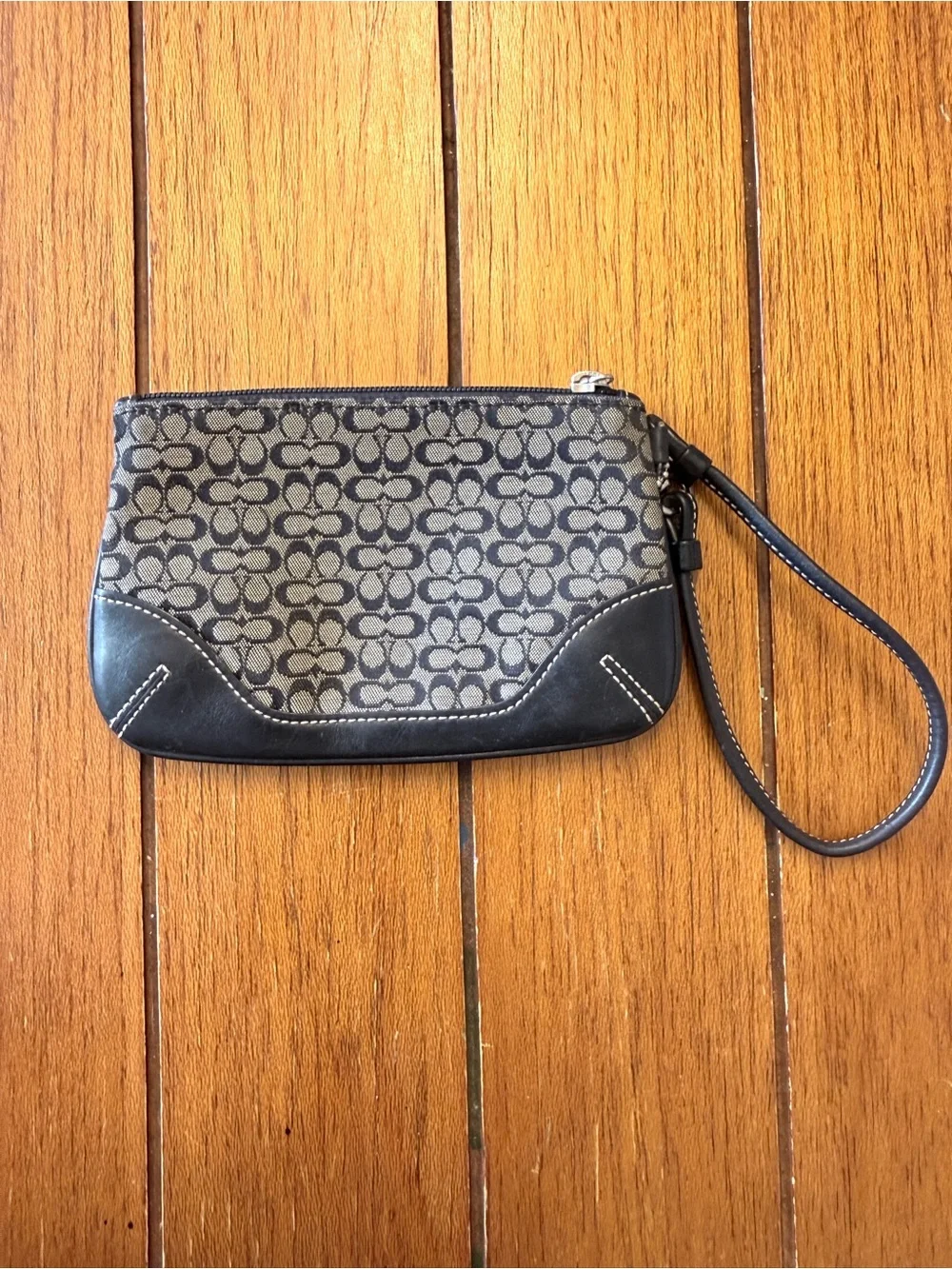 Vtg Coach Soho Signature Wristlet in Black and Tan Monogram